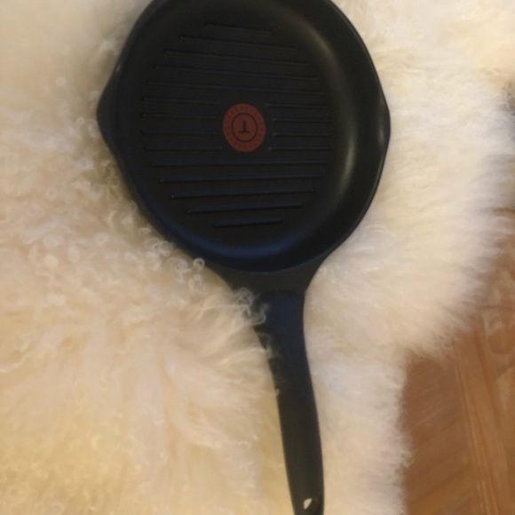 GC T-Fal ridged pan for your kitchen wear needs medium ! - Picture 4 of 6